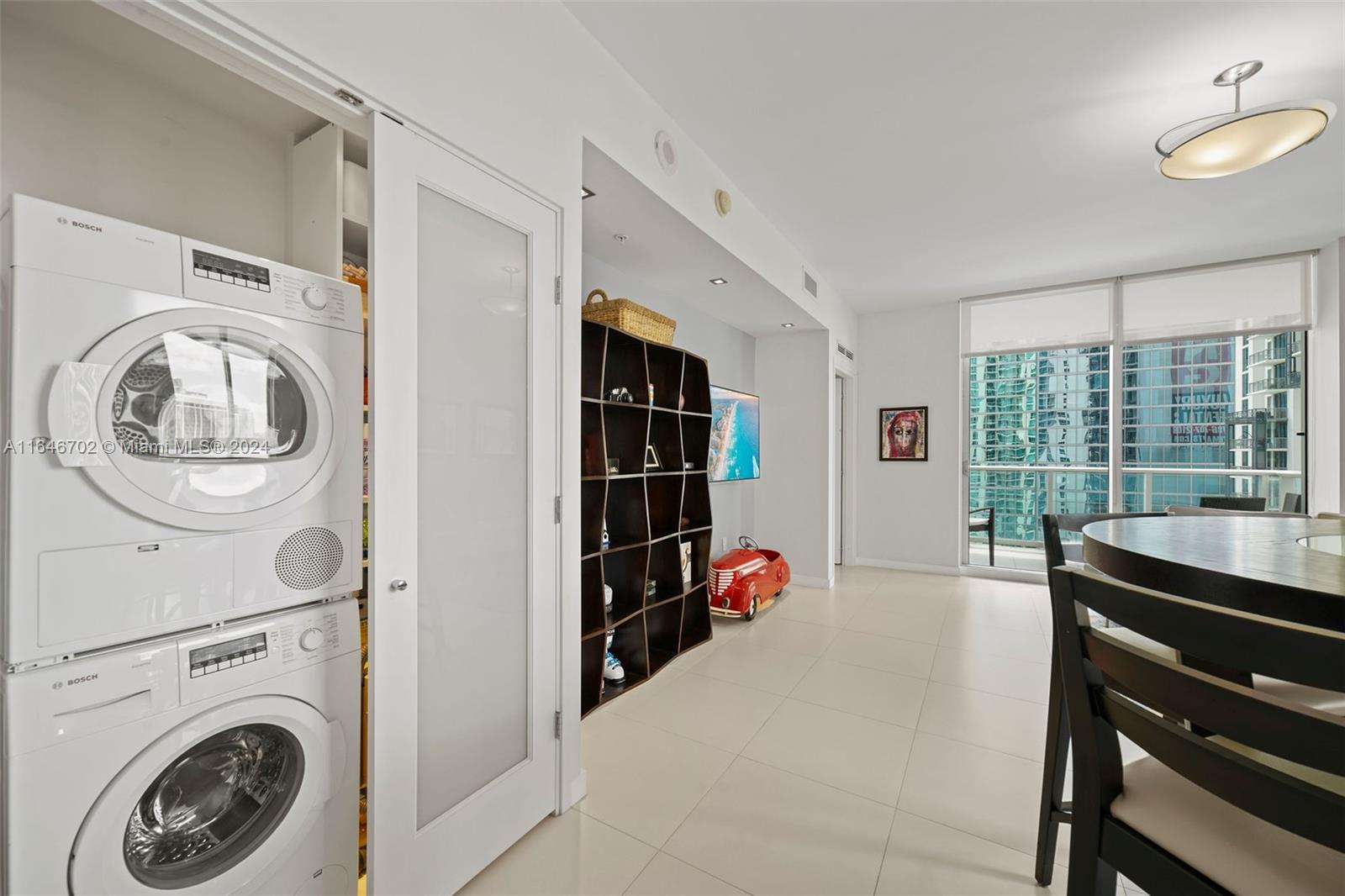 300 S Biscayne Blvd #2501, Miami FL 33131