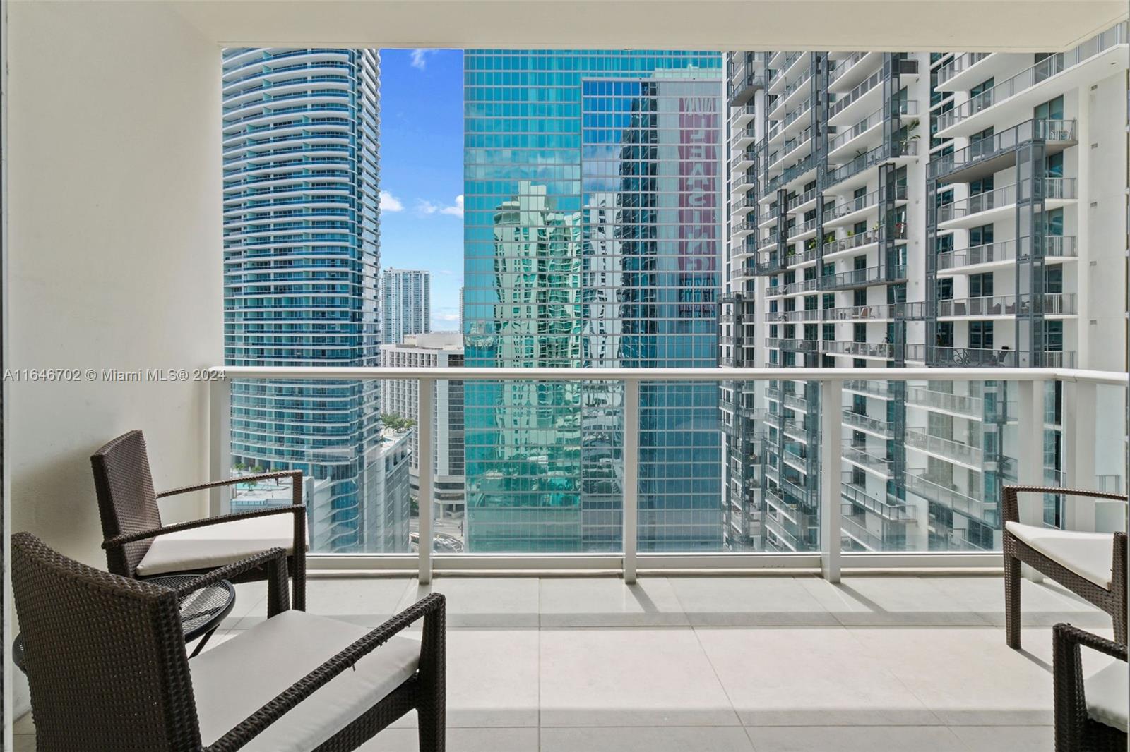 300 S Biscayne Blvd #2501, Miami FL 33131