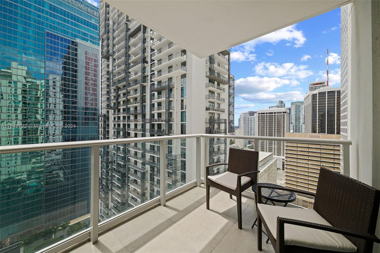 300 S Biscayne Blvd #2501, Miami FL 33131