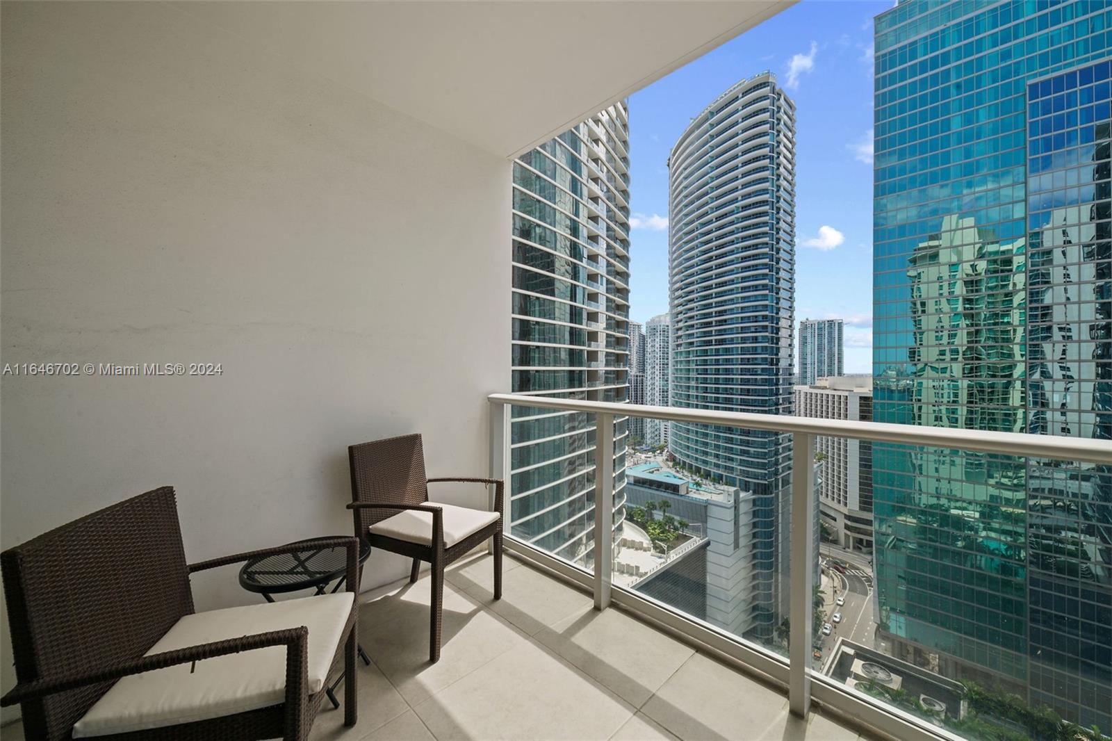 300 S Biscayne Blvd #2501, Miami FL 33131