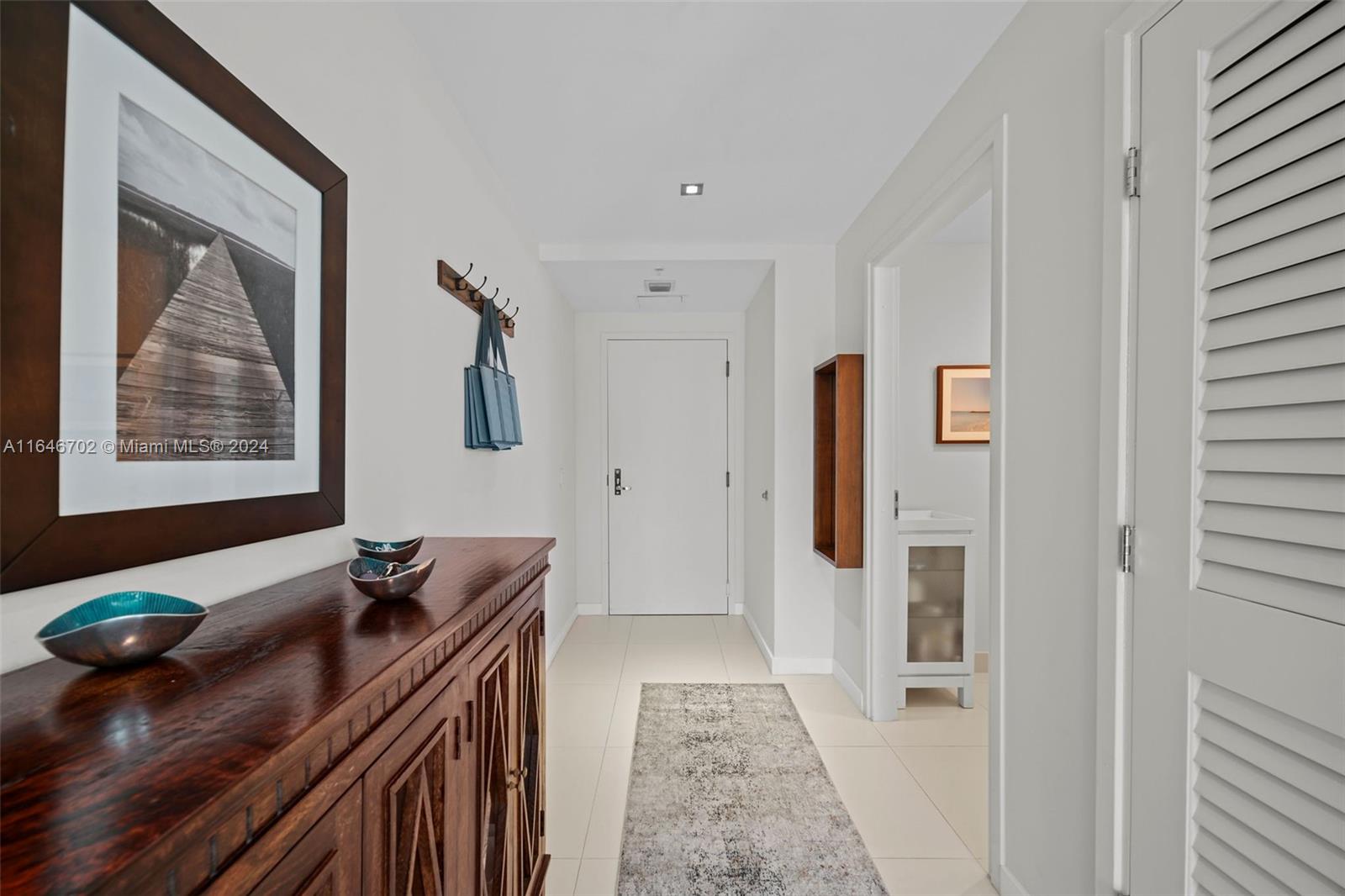 300 S Biscayne Blvd #2501, Miami FL 33131