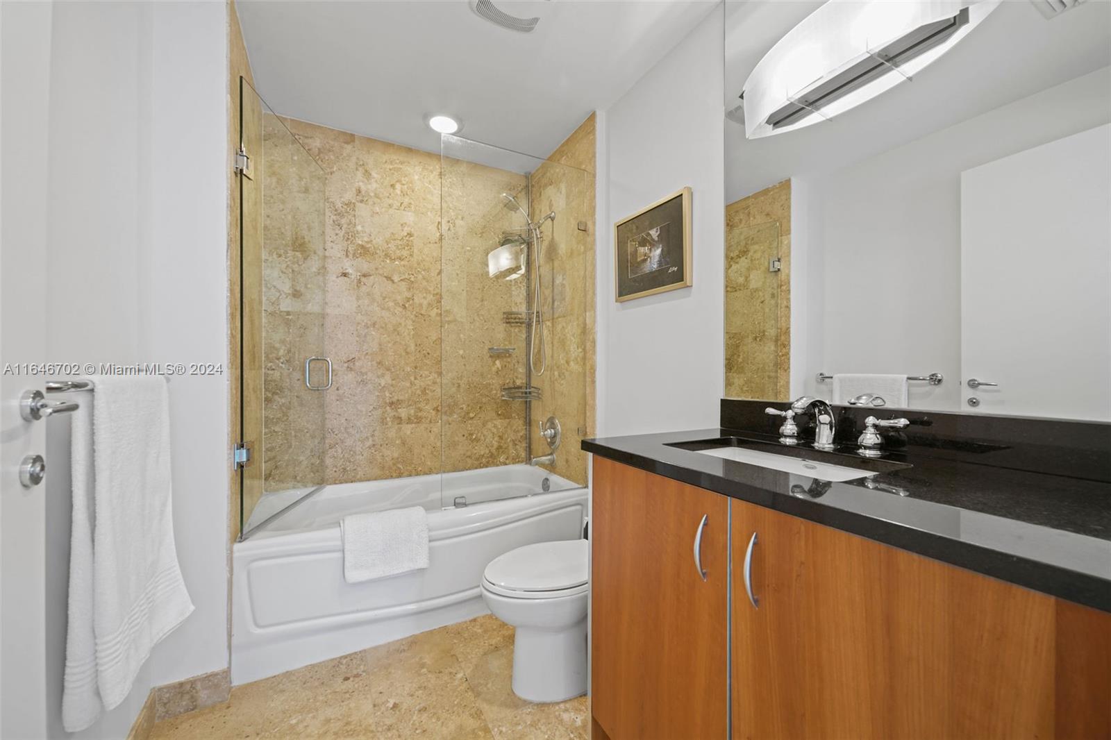 300 S Biscayne Blvd #2501, Miami FL 33131