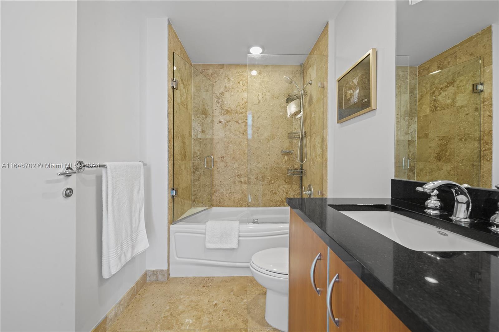 300 S Biscayne Blvd #2501, Miami FL 33131