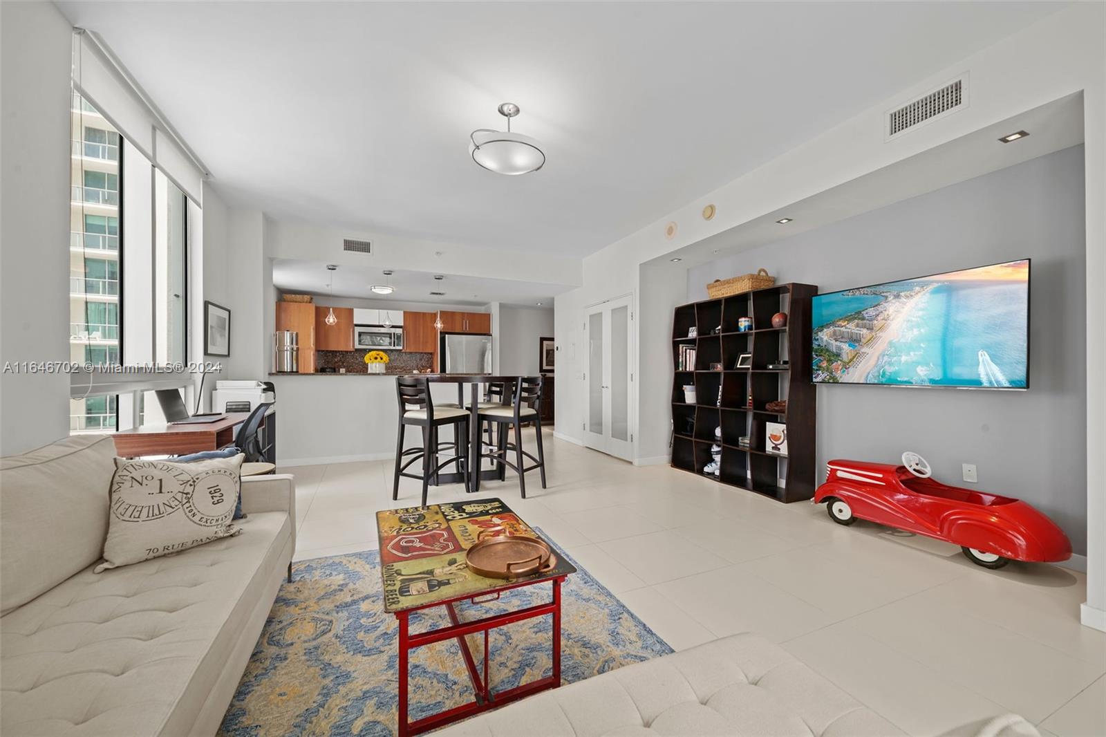 300 S Biscayne Blvd #2501, Miami FL 33131