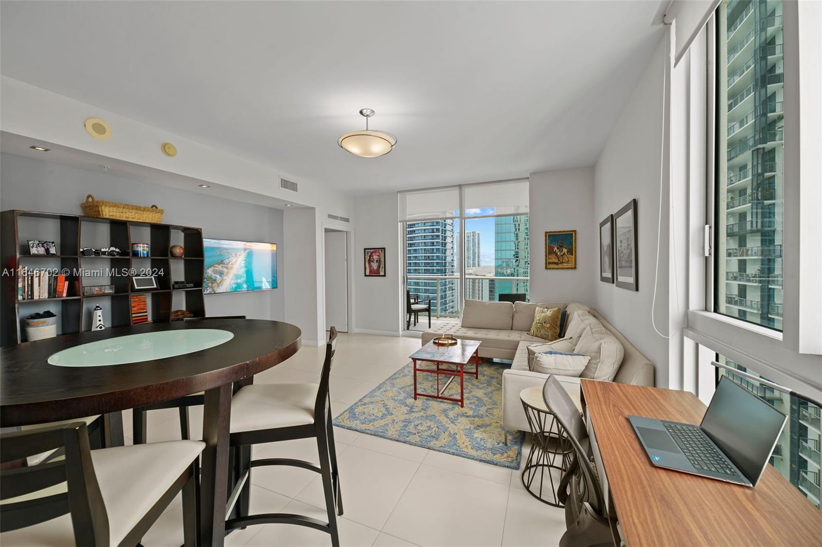 300 S Biscayne Blvd #2501, Miami FL 33131
