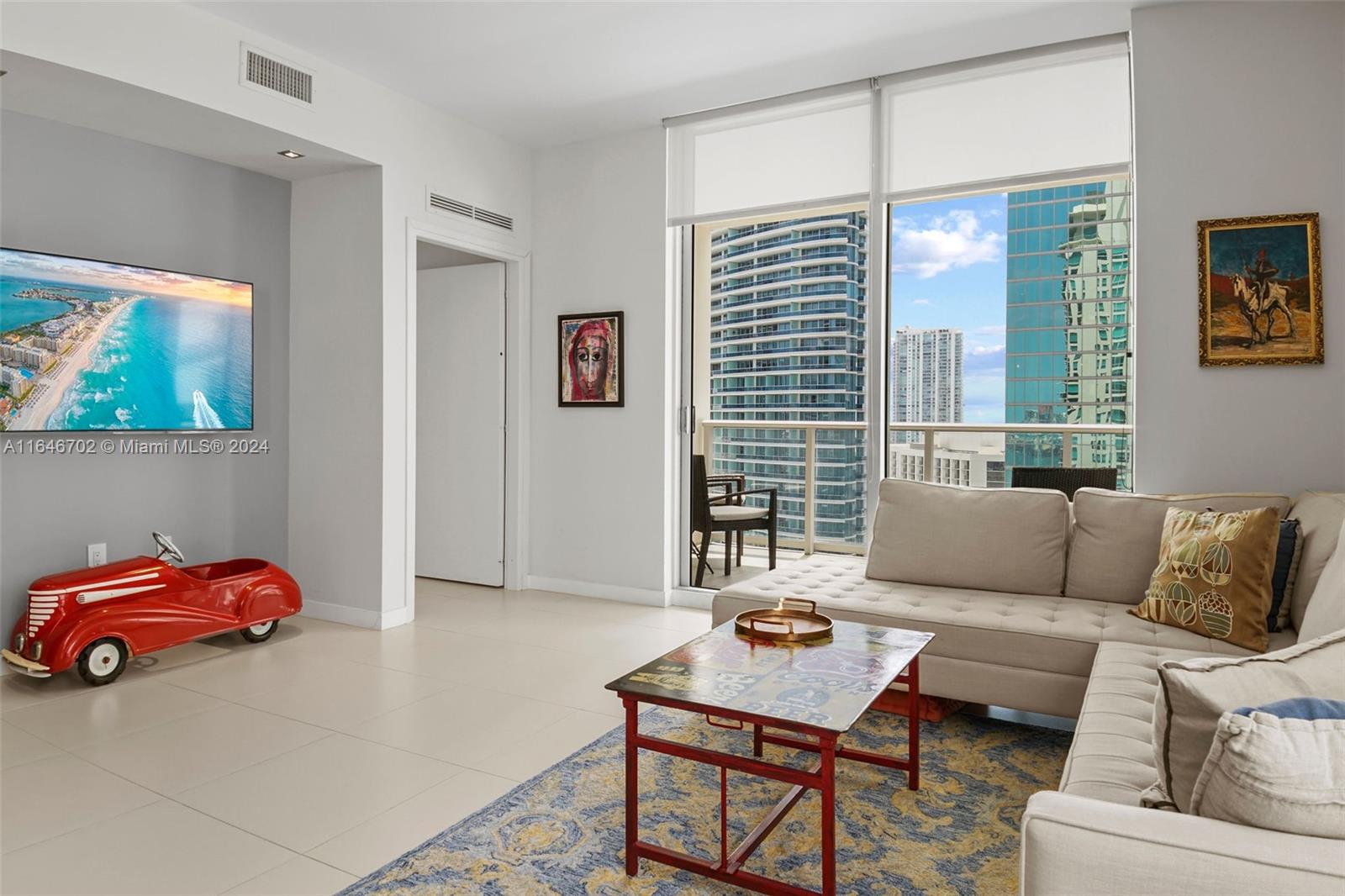 300 S Biscayne Blvd #2501, Miami FL 33131