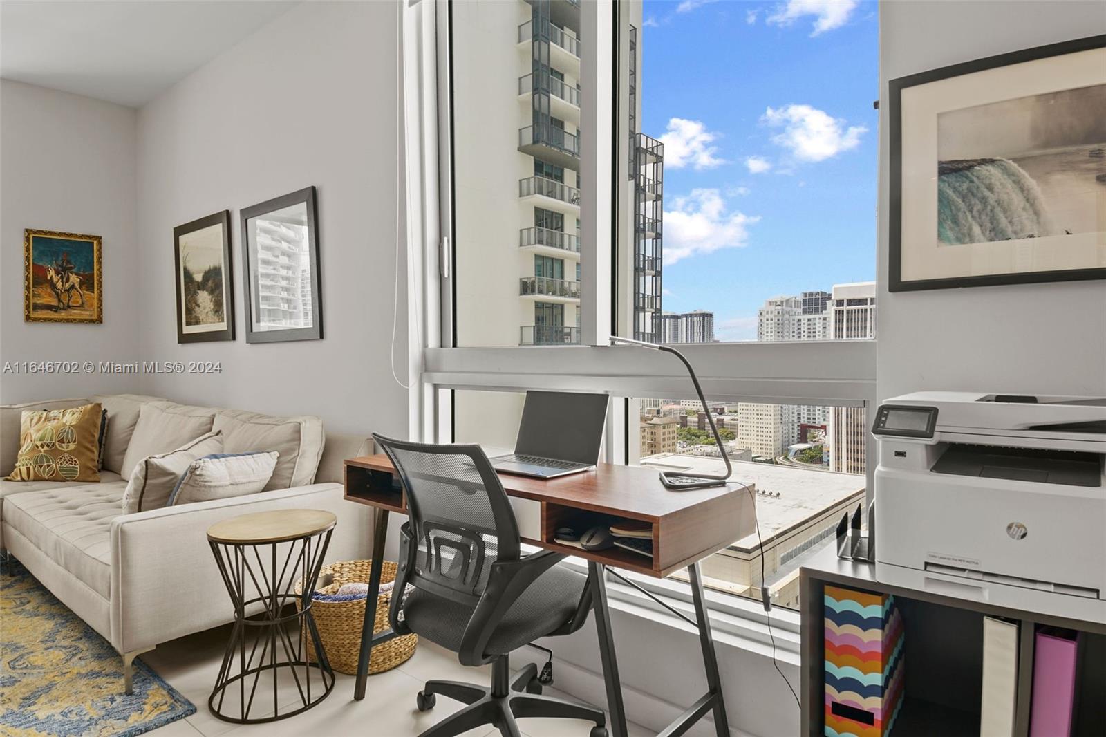 300 S Biscayne Blvd #2501, Miami FL 33131