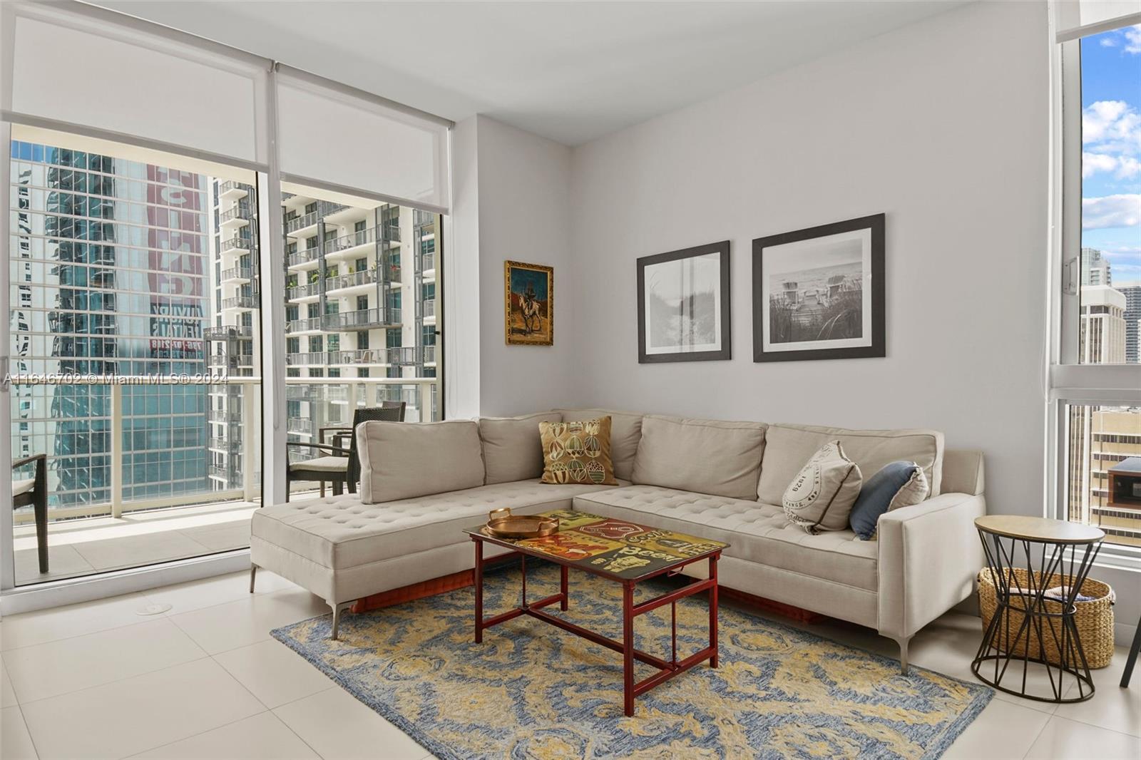 300 S Biscayne Blvd #2501, Miami FL 33131