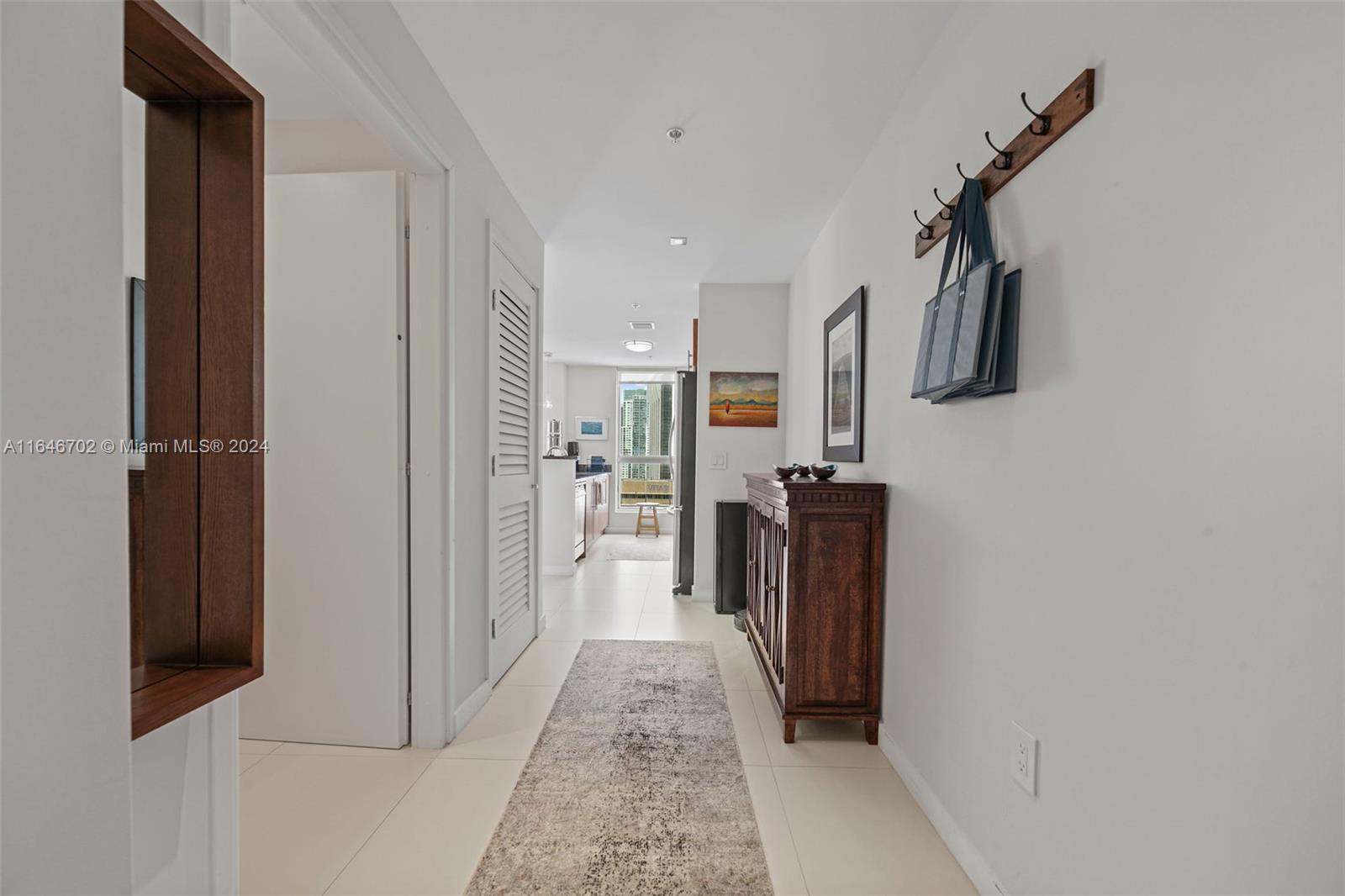 300 S Biscayne Blvd #2501, Miami FL 33131