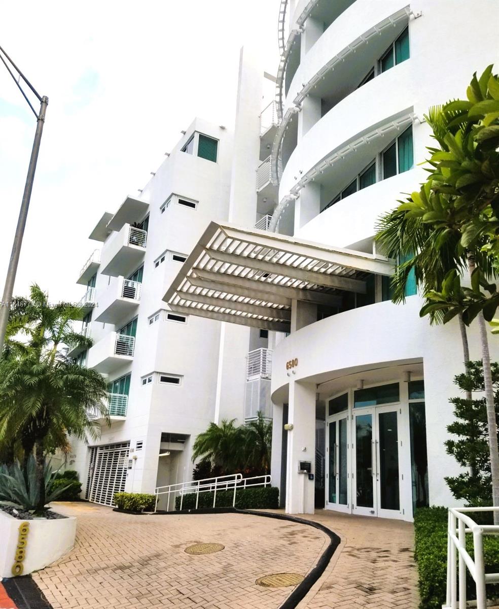 Remodeled 2 bedroom, 2 full bathroom and 1 powder room apartment with new tile floors. Excellent location in Miami Beach, 1 block away from the beach and boat accessible! Ample rooms with lots of closet space, washer & dryer. Amenities include a waterfront deck and swimming pool area with Jacuzzi, gym /exercise room and concierge. Walking distance to stores, restaurants, hair salons, coffee shops, and all attractions mid beach offers just steps away from your home. 1 Year lease only. Tenant occupied until October 1st.