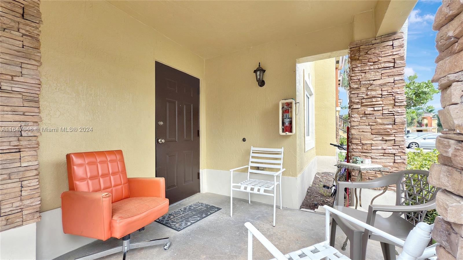 3395 NE 9th St 101