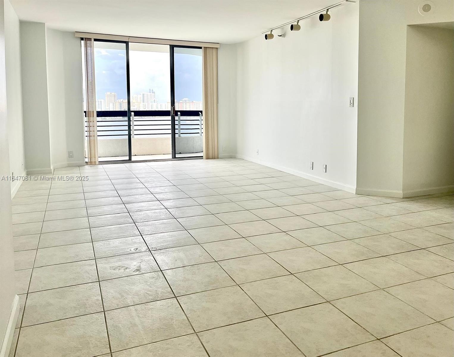 3530 Mystic Pointe Dr #1711, Aventura FL 33180