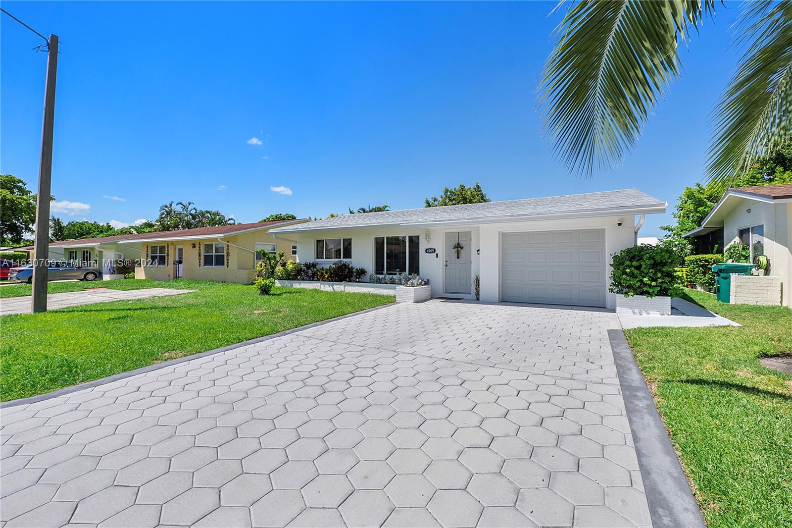 4905 NW 53rd St, Tamarac, Florida image 2