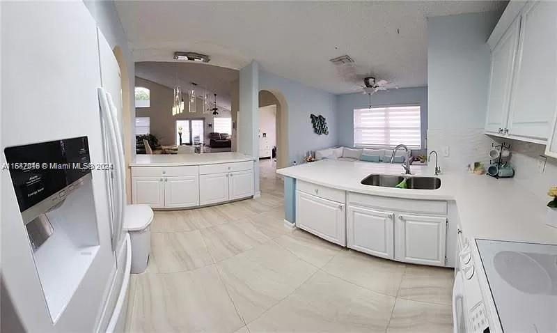 9237 Magnolia Ct, Davie, Florida image 11