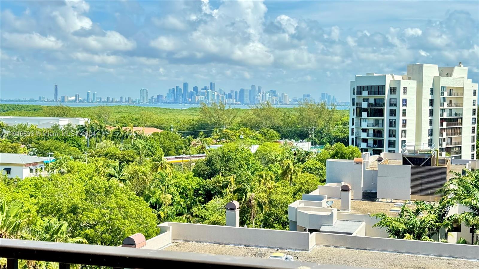 Live in this 2 Bedroom plus DEN Apartment with AMAZING BAY VIEWS to Downtown and Brickell, UNFURNISHED, Spacious closets and lots space to storage