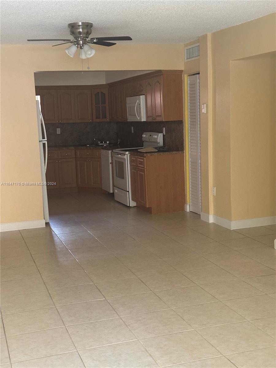 1890 W 56th St #1111, Hialeah, Florida image 7