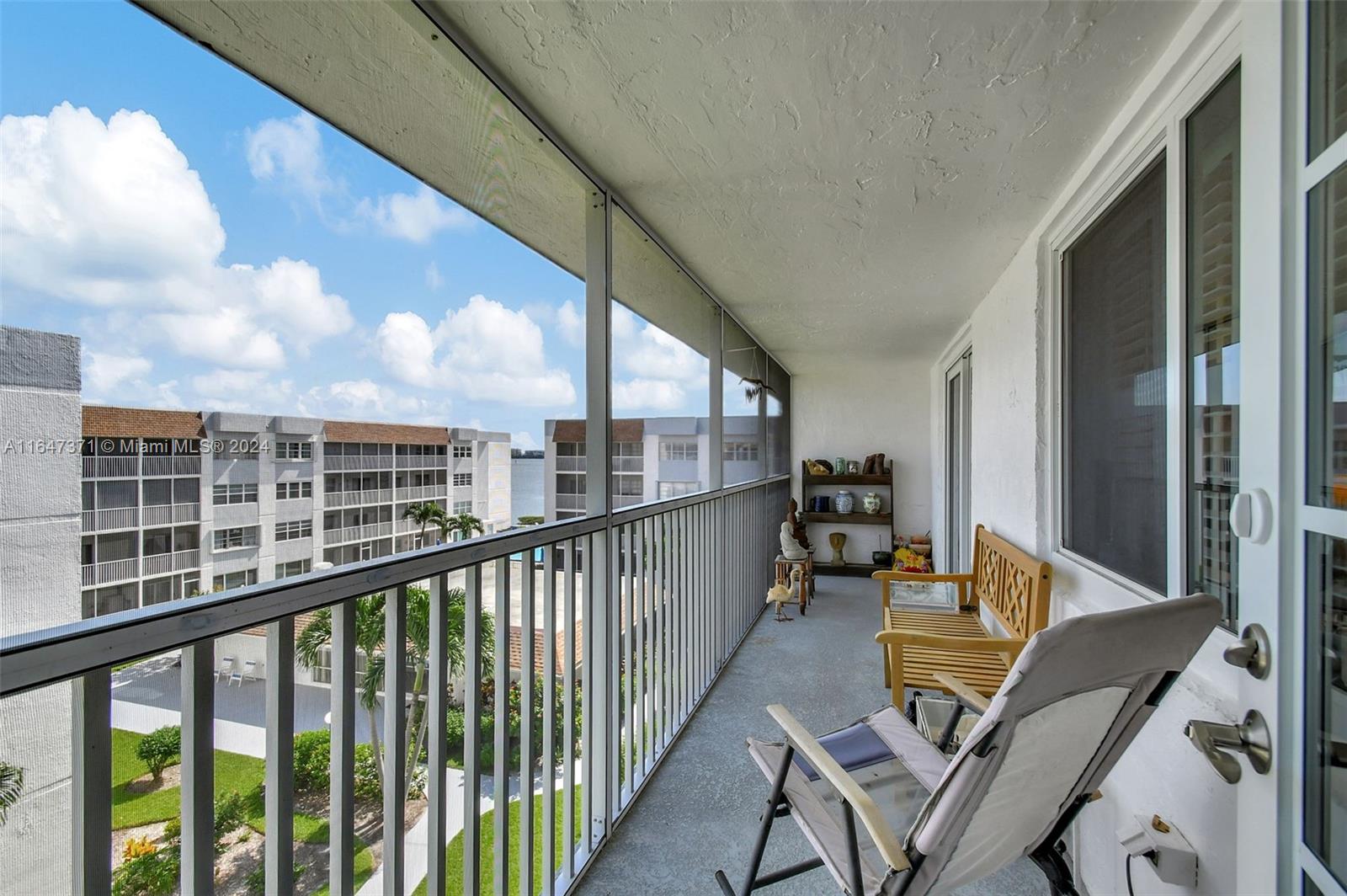 1516 S Lakeside Dr #411, Lake Worth, Florida image 25