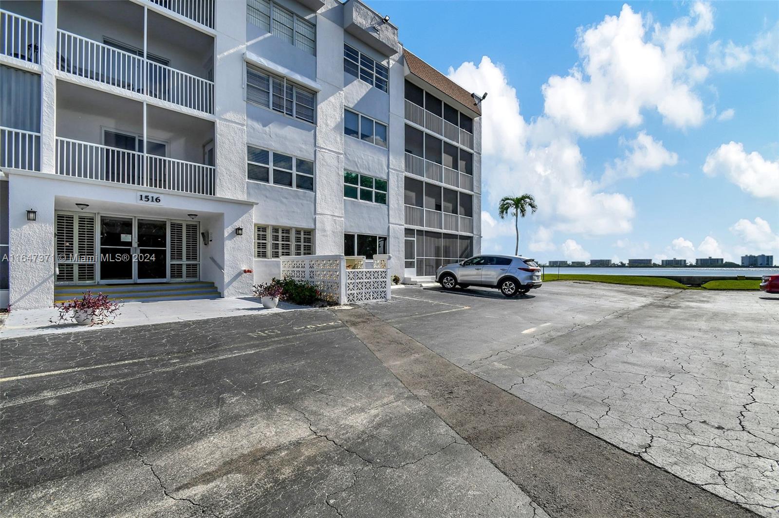 1516 S Lakeside Dr #411, Lake Worth, Florida image 36