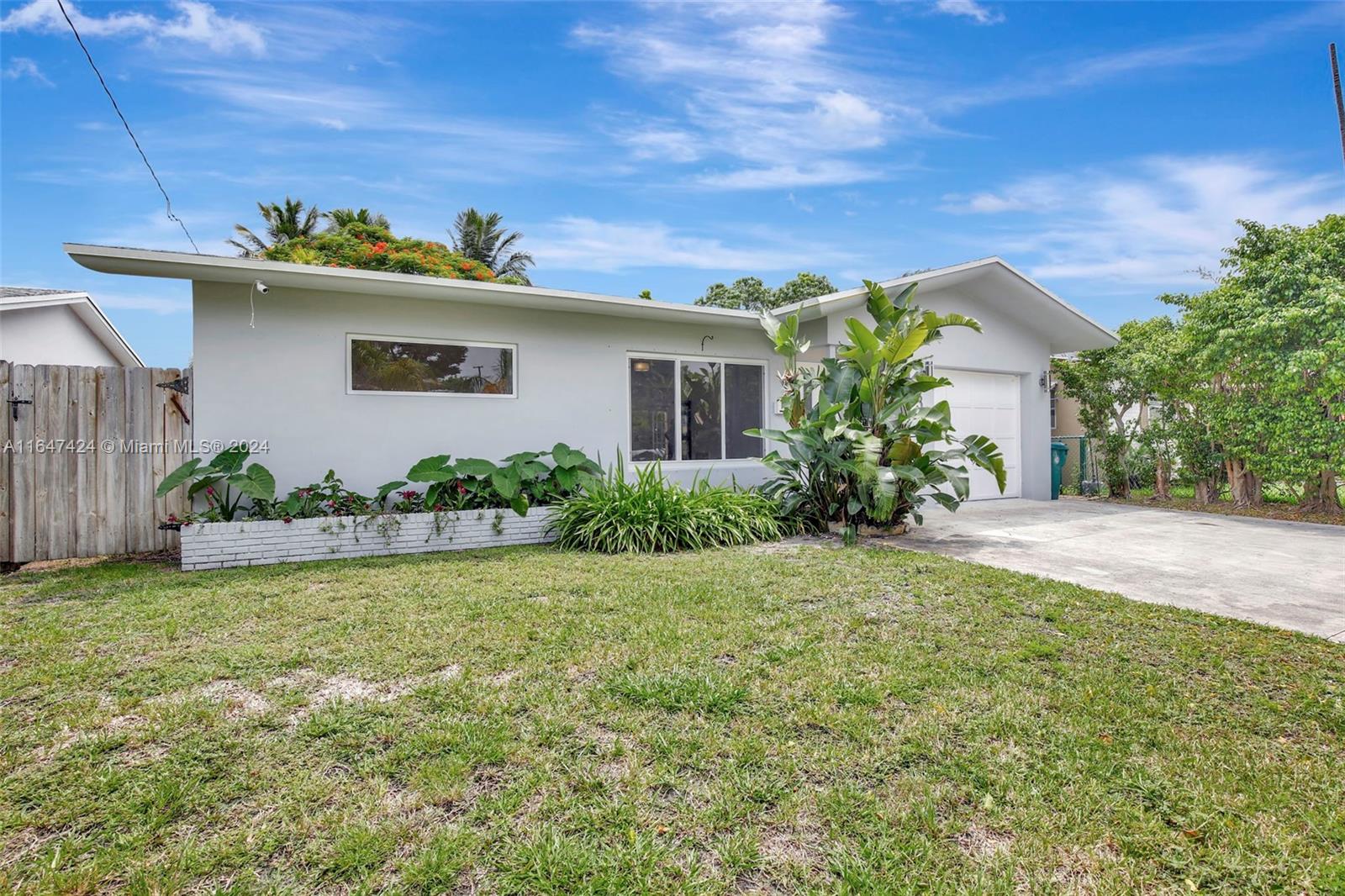 34 SE 14th St, Dania Beach, Florida image 2