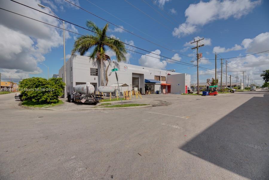  Cash and Carry Distribution Business, Hialeah, Florida 33010