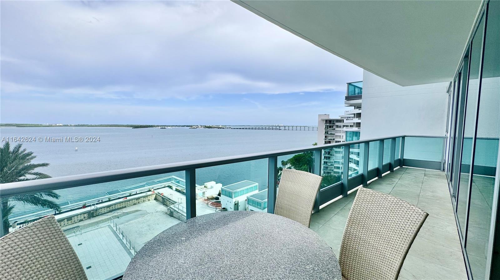 Apartamento à Venda em Miami, FL