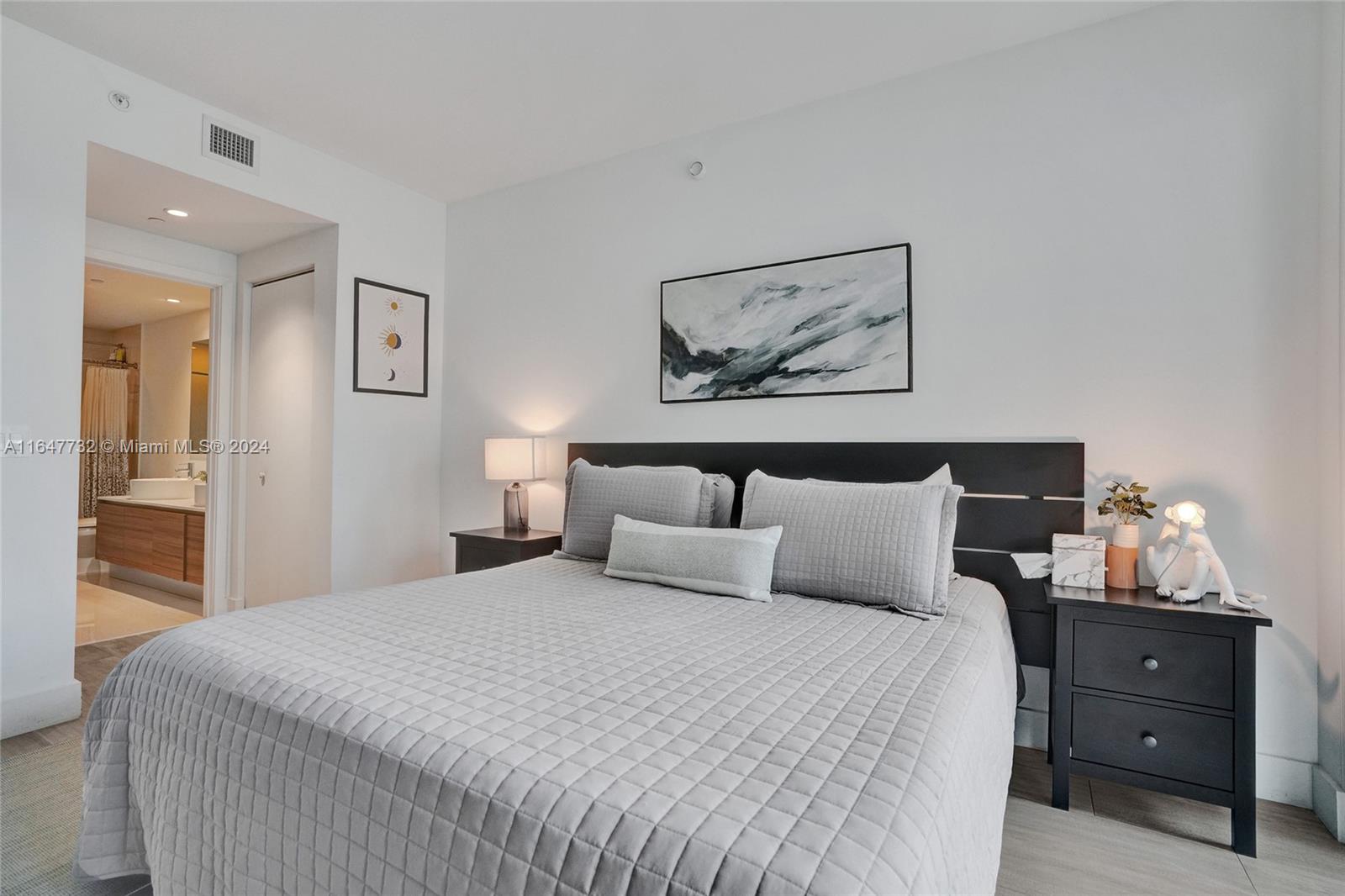 121 NE 34th St #902, Miami FL 33137