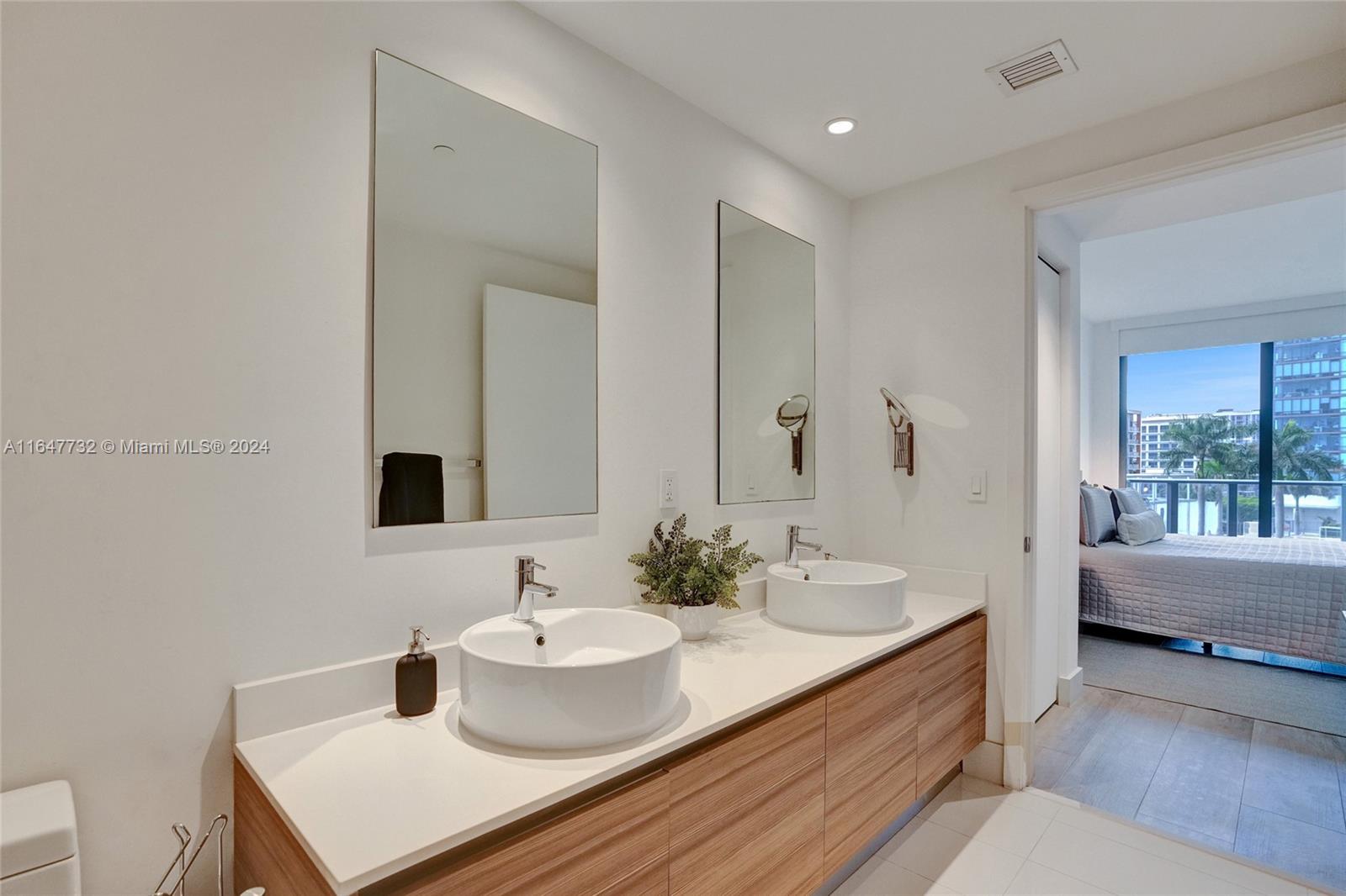 121 NE 34th St #902, Miami FL 33137