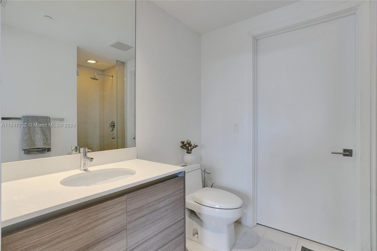 121 NE 34th St #902, Miami FL 33137