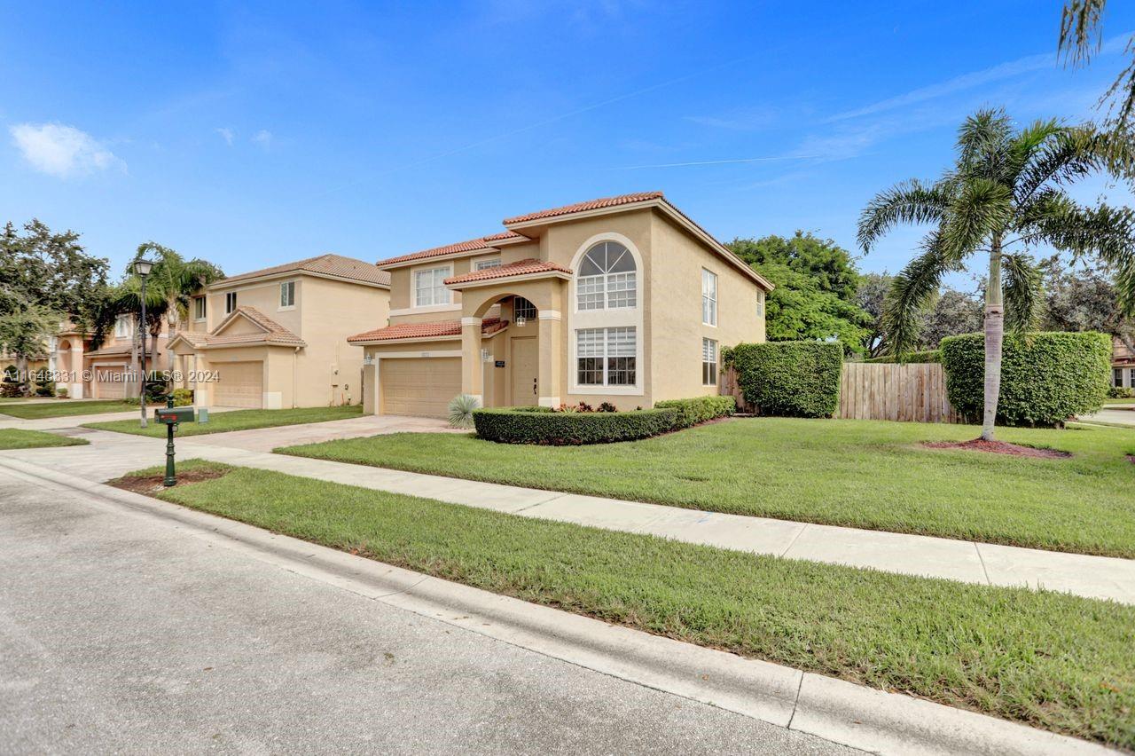 16711 Sapphire Isle, Weston, Florida image 32