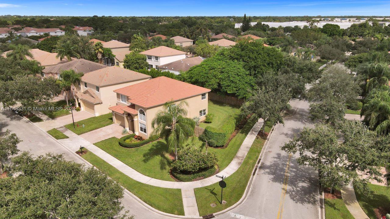 16711 Sapphire Isle, Weston, Florida image 34