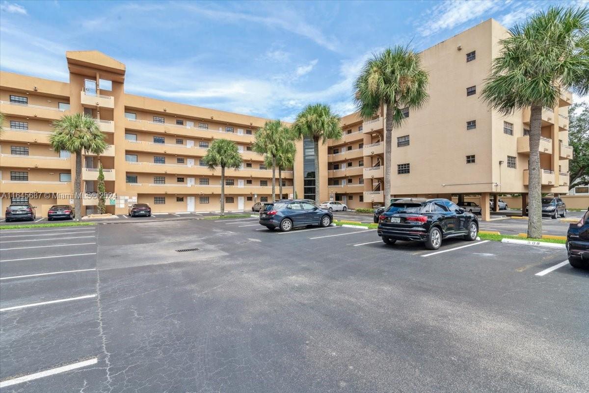 15969 NW 64th Ave #402, Miami Lakes, Florida image 2