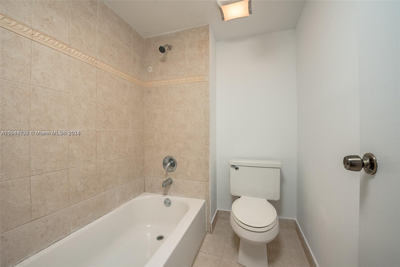 350 Lakeview Dr #201, Weston, Florida image 9