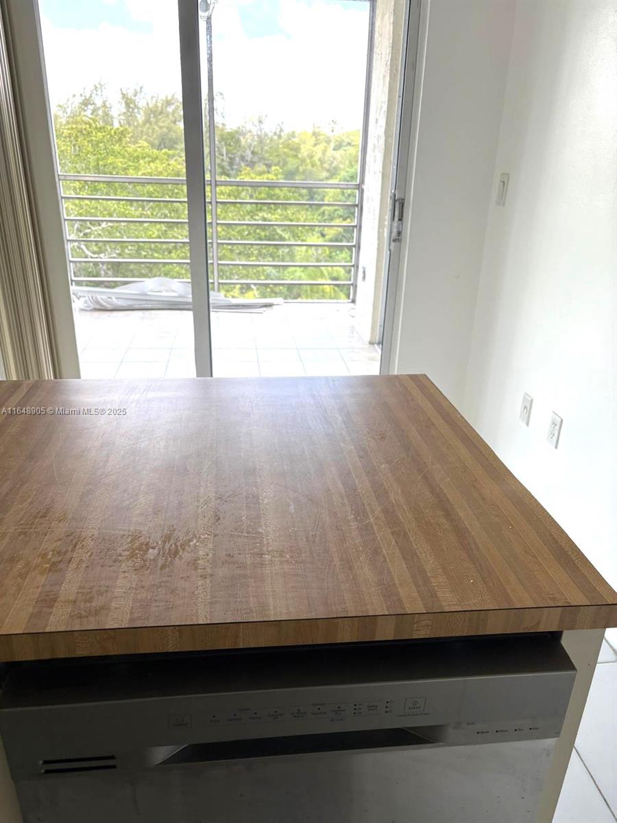 17890 W Dixie Hwy #608, North Miami Beach, Florida image 5