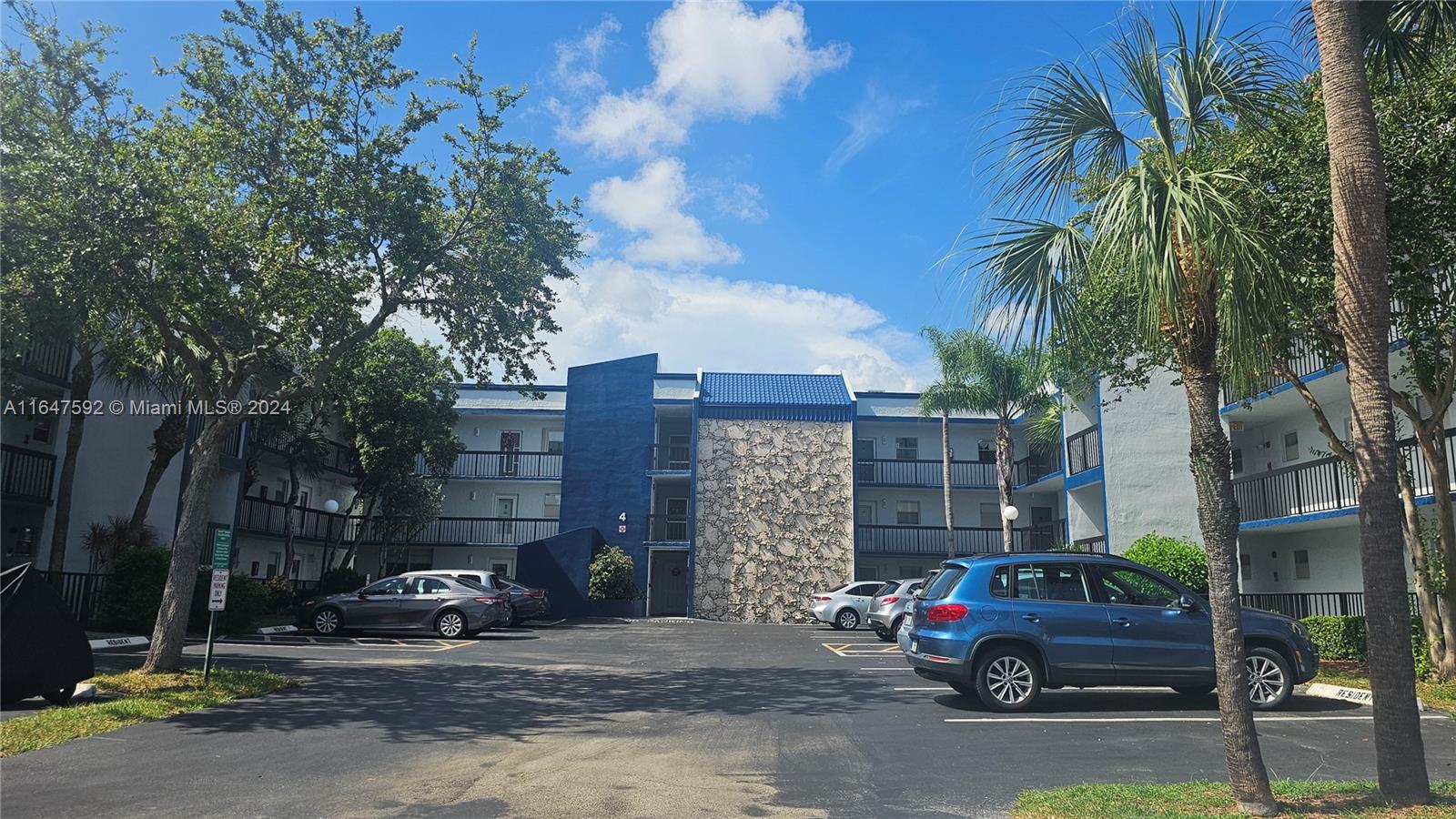 3190 Holiday Springs Blvd #4-303, Margate, Florida image 15