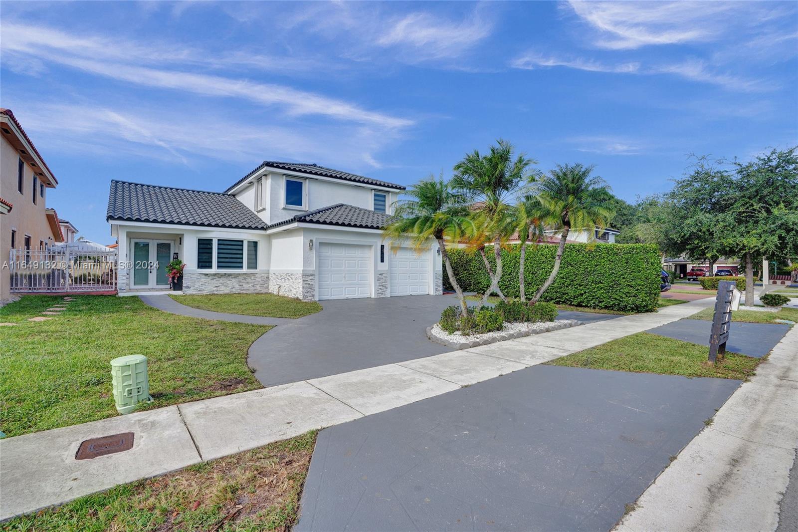 8765 NW 149th Ter, Miami Lakes, Florida image 2