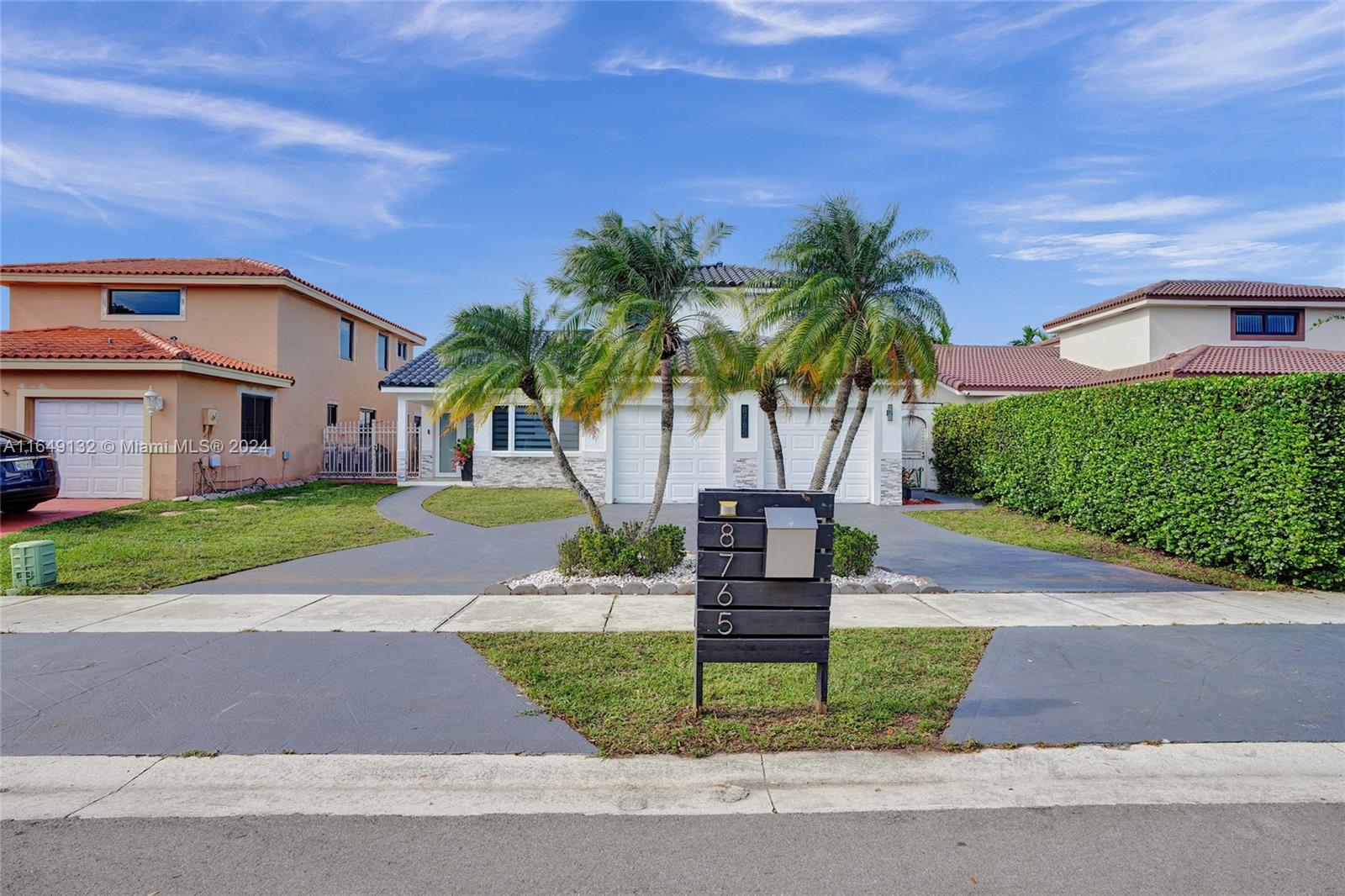 8765 NW 149th Ter, Miami Lakes, Florida image 3