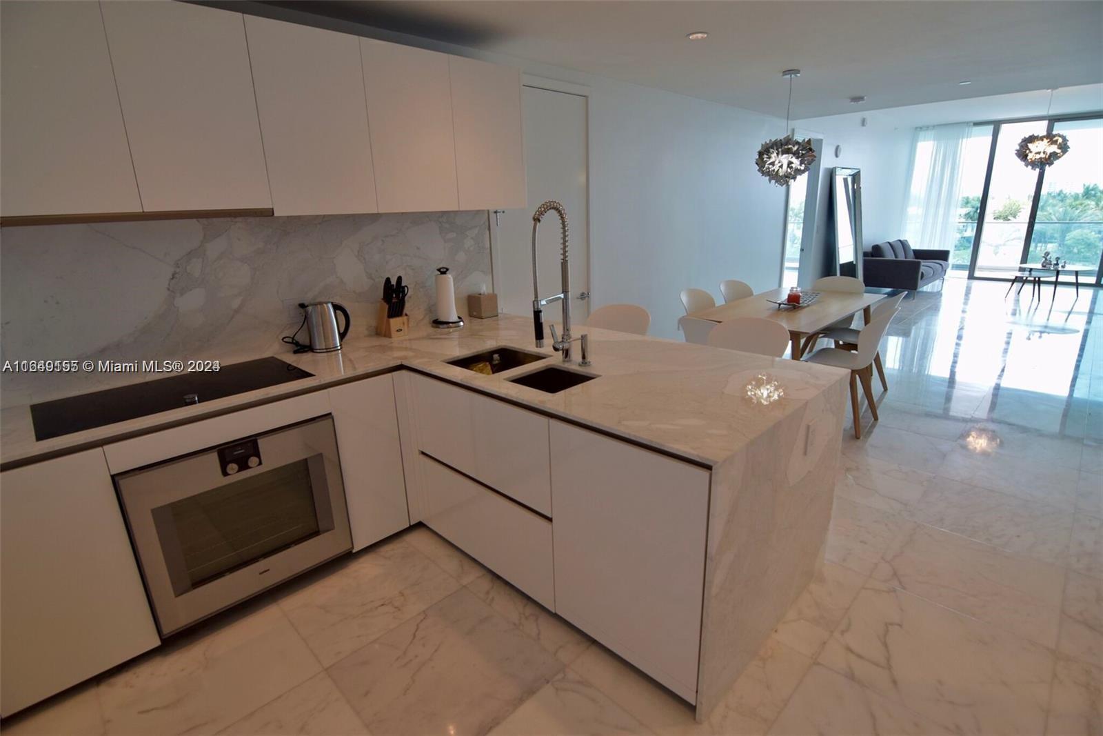 Apartamento à Venda em Bal Harbour, FL