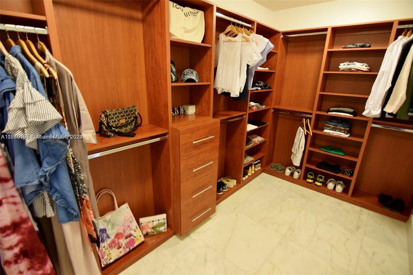 Listing Photo 12