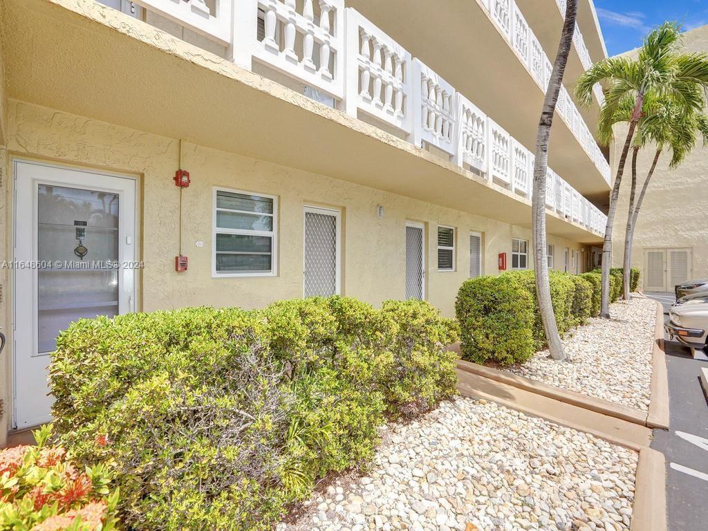 205 SE 11th Ter #202, Dania Beach, Florida image 28