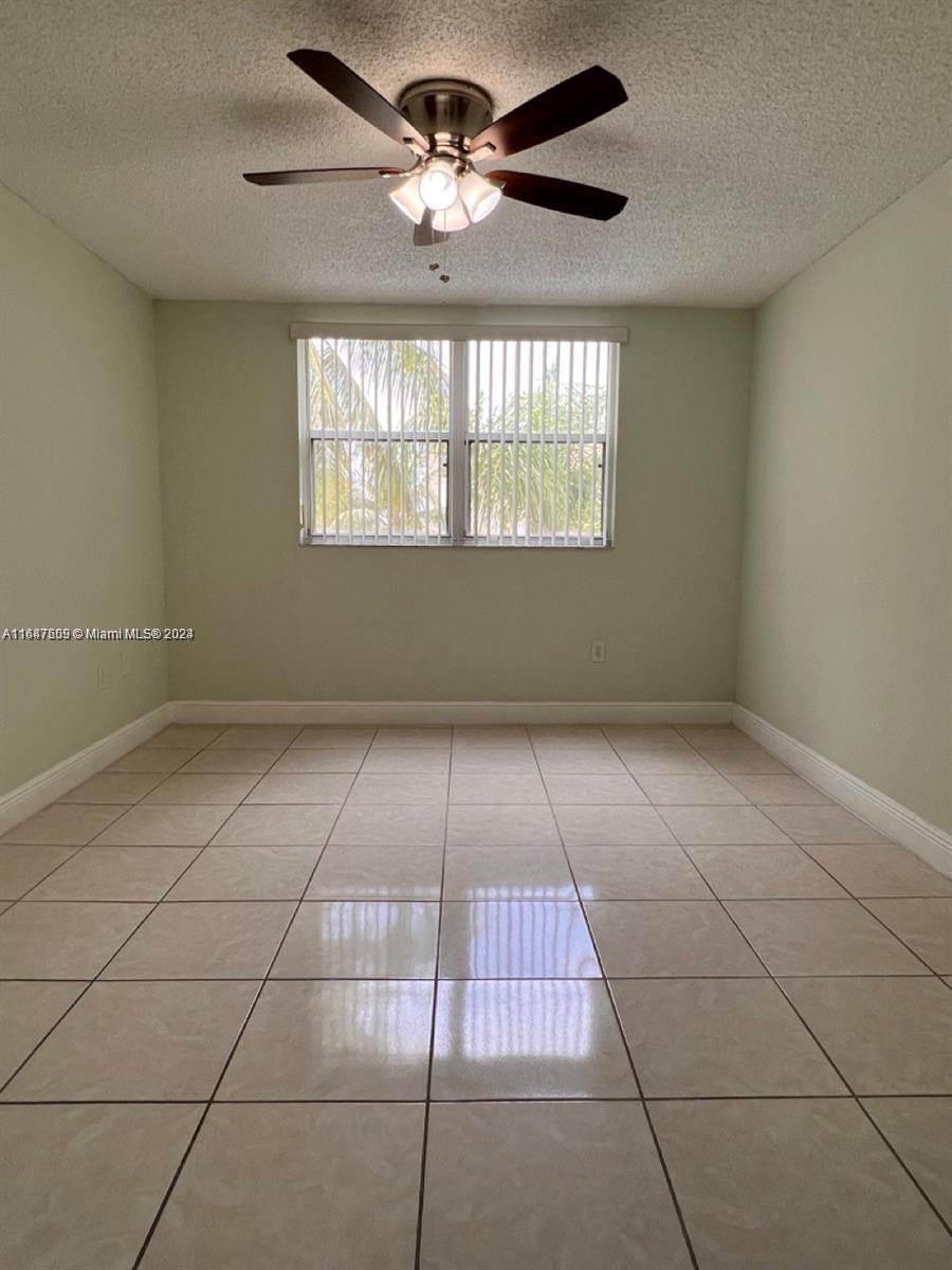 8215 Lake Dr #404, Doral, Florida image 3