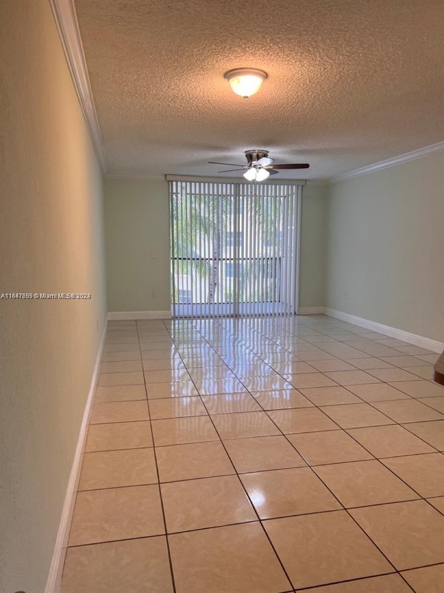 8215 Lake Dr #404, Doral, Florida image 4