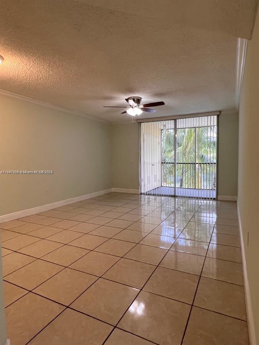 8215 Lake Dr #404, Doral, Florida image 5