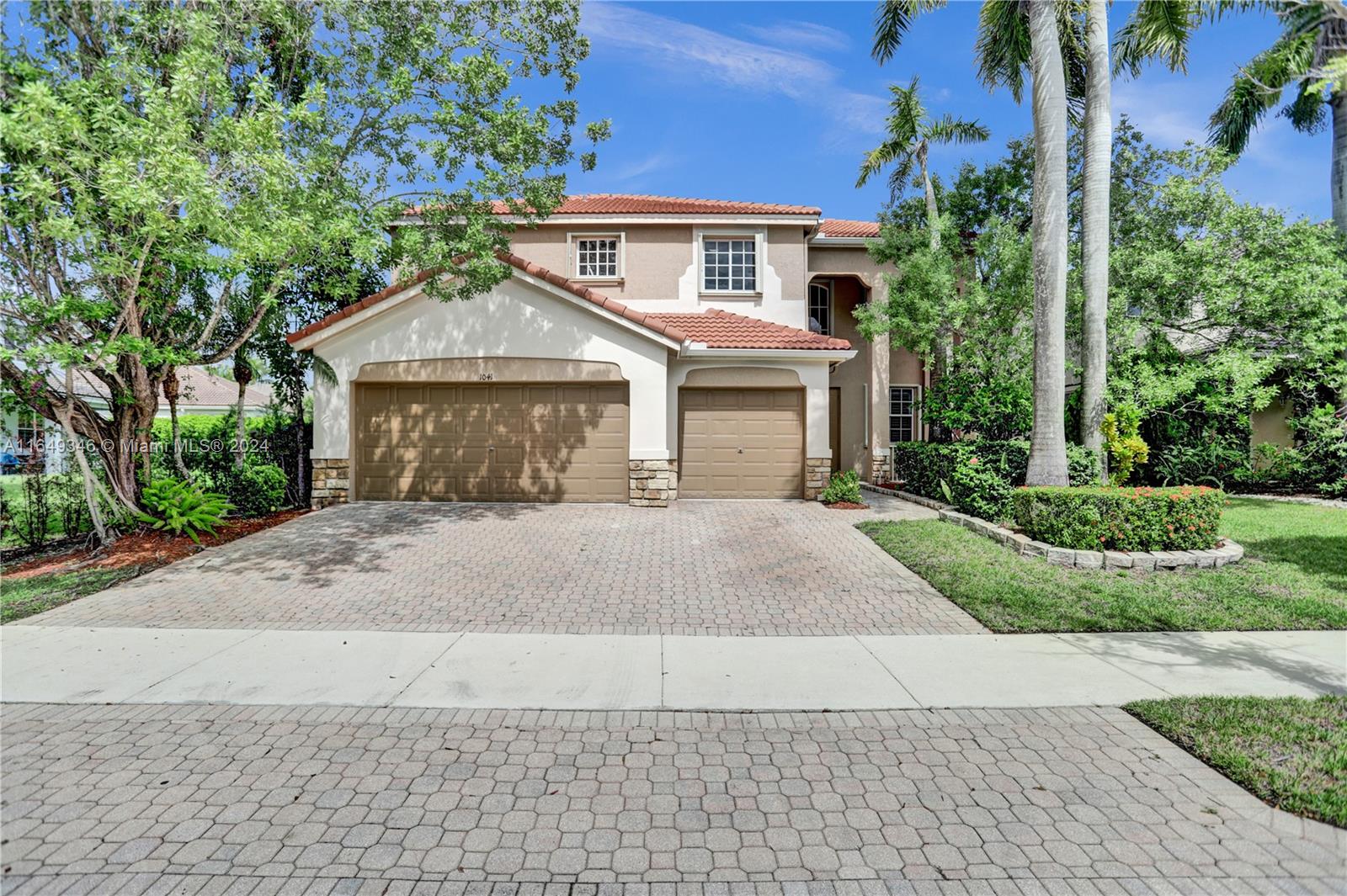 1041 Nandina Dr, Weston, Florida image 2