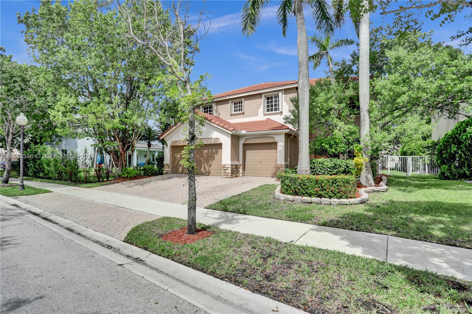 1041 Nandina Dr, Weston, Florida image 3