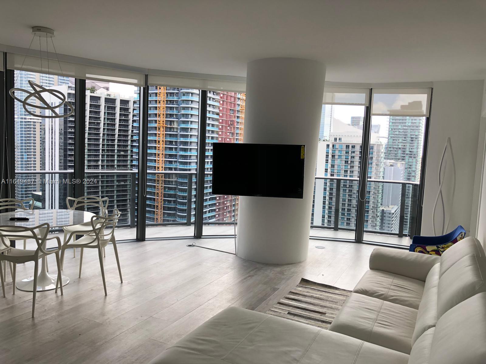 55 SW 9th St #4003, Miami FL 33130