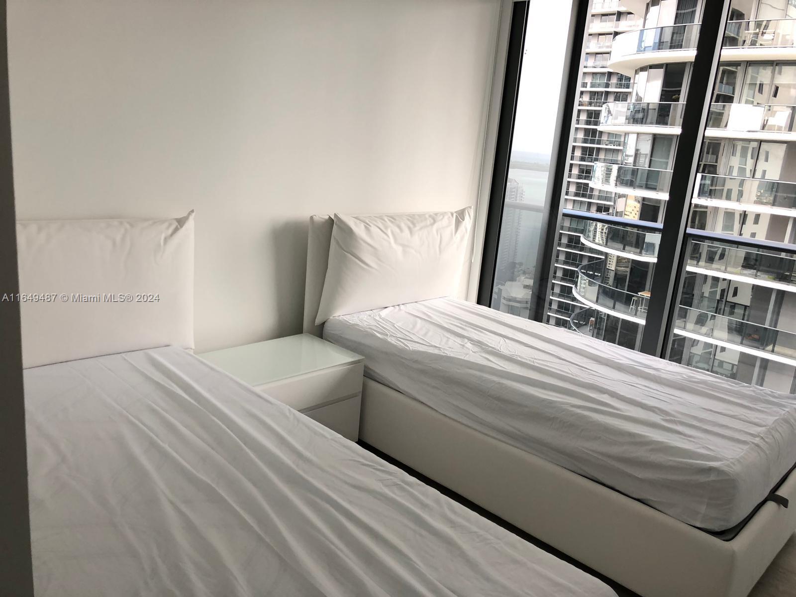 55 SW 9th St #4003, Miami FL 33130