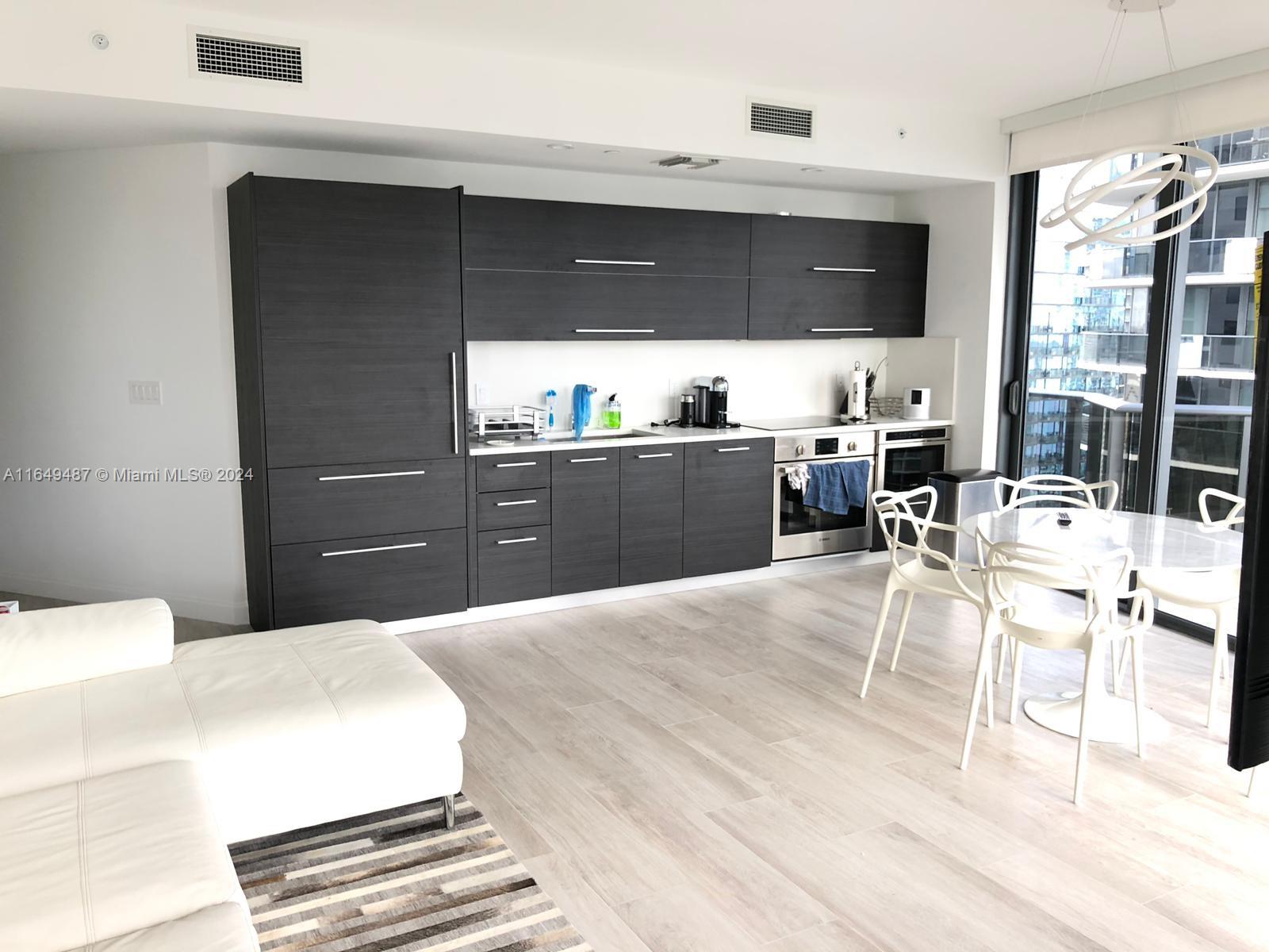 55 SW 9th St #4003, Miami FL 33130