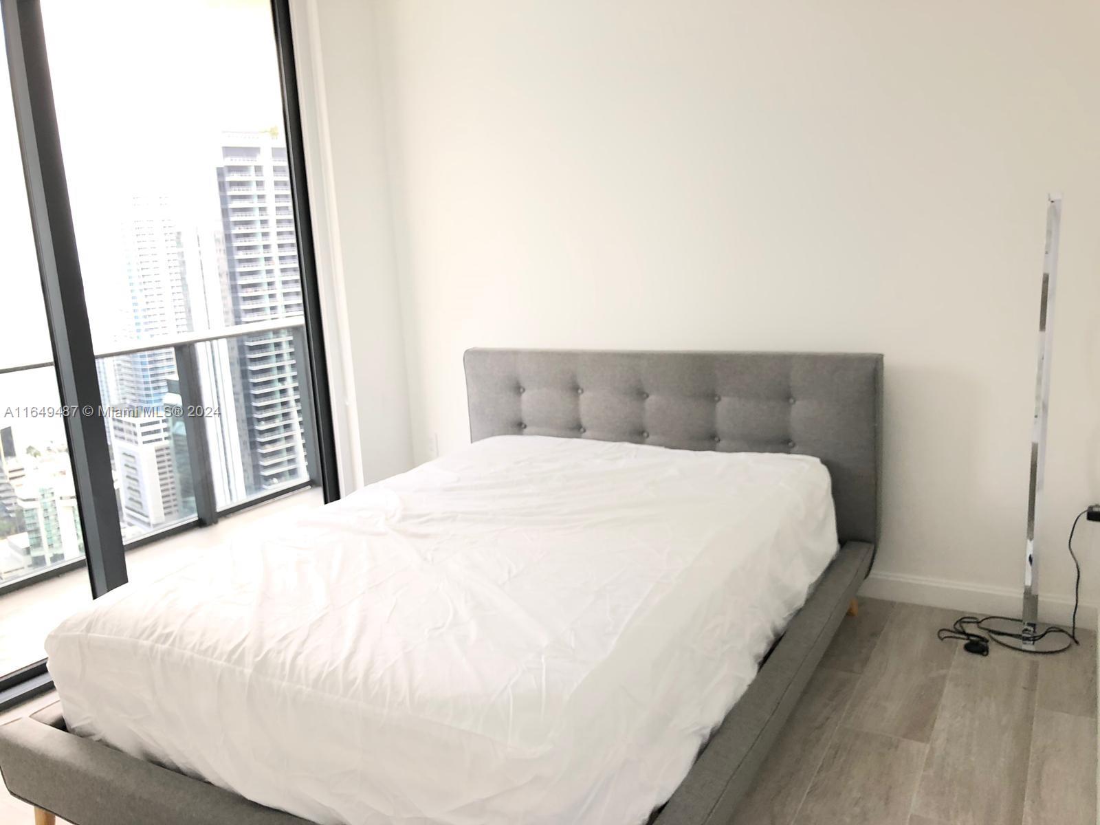 55 SW 9th St #4003, Miami FL 33130
