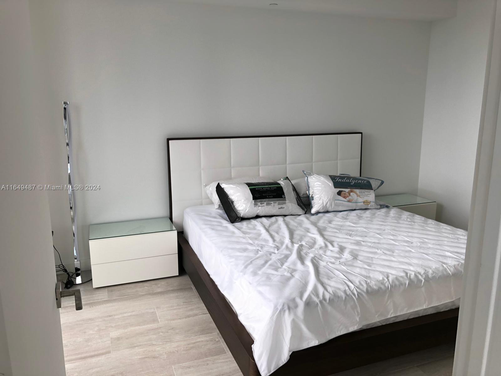 55 SW 9th St #4003, Miami FL 33130