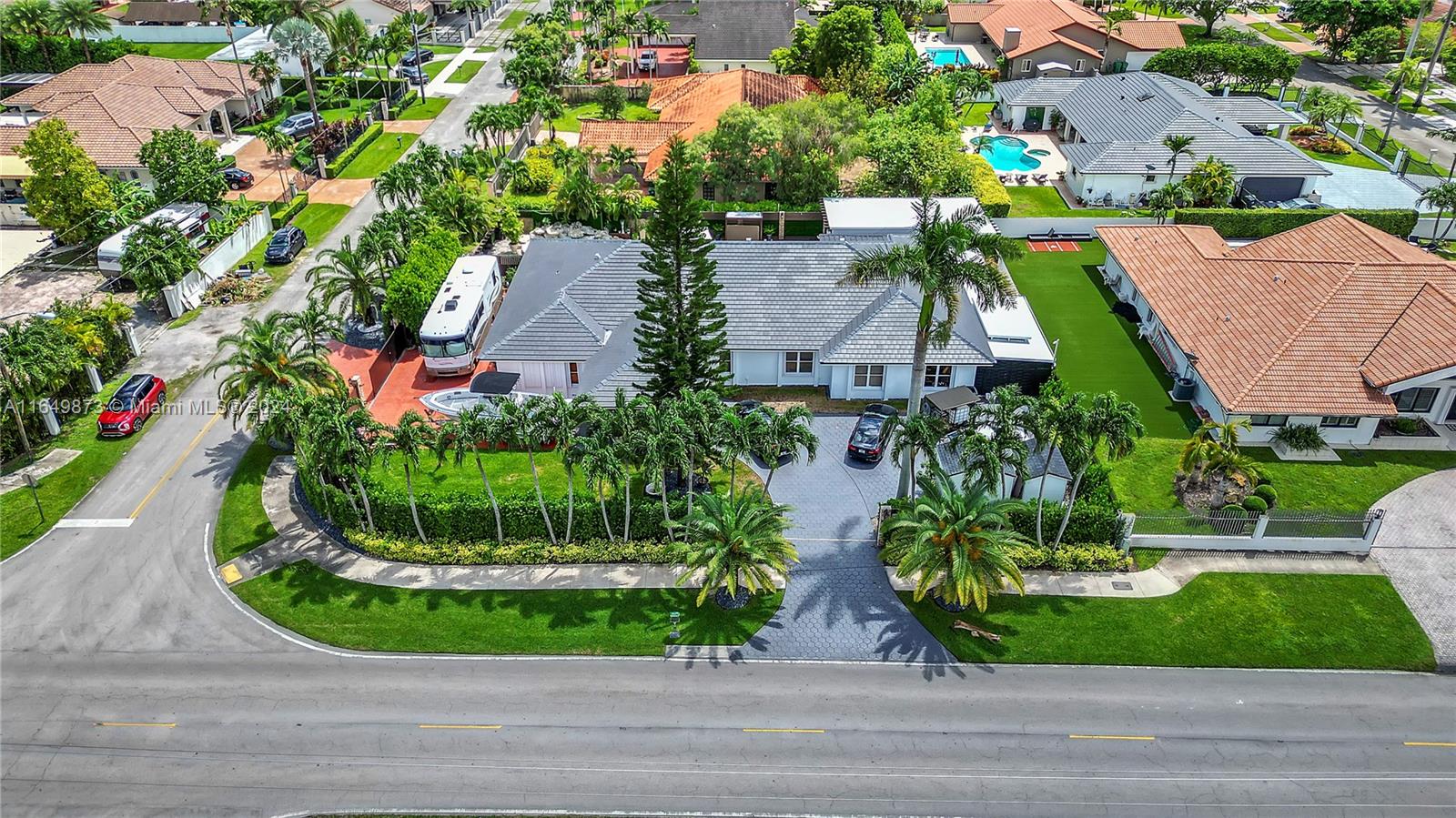 Roam Buy 11000 SW 32nd St, Miami, FL with a 4.5 mortgage included.